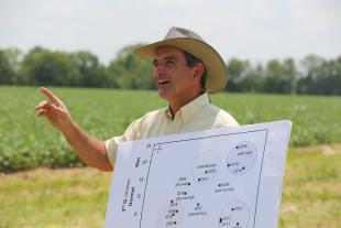 During a recent field day at MU Greenley Research Center, extension agronomist Kelly Nelson presents results from a new report showing that drainage water recycling systems can improve corn yields and protect the environment. Photo courtesy of Lynn Bradle